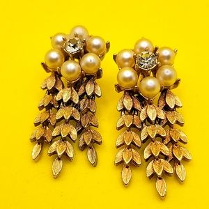 Vintage Beautiful Sarah coventry earrings